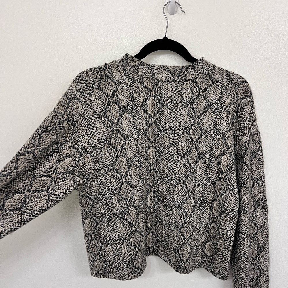 Zara Monochrome snakeskin Textured Sweatshirt